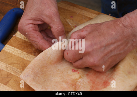 Schlachtung eine wachsende Schwein in einer ländlichen Gegend Zuhause Stockfoto