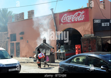 Straßenszene in Ouarzazate, Südmarokko. Stockfoto