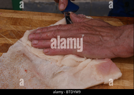 Schlachtung eine wachsende Schwein in einer ländlichen Gegend Zuhause Stockfoto