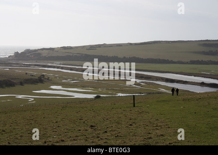 Wanderer auf der South Downs-Möglichkeiten im Cuckmere Haven Stockfoto