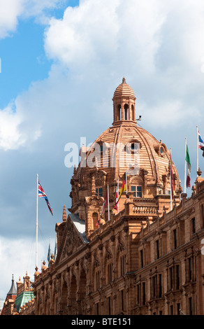 Das berühmte Kaufhaus Harrods in Knightsbridge, London, England. Stockfoto