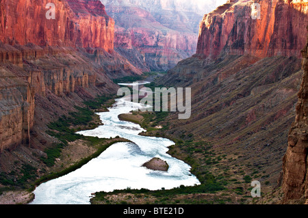 Sonnenaufgang über dem Colorado River im Grand Canyon National Park Stockfoto