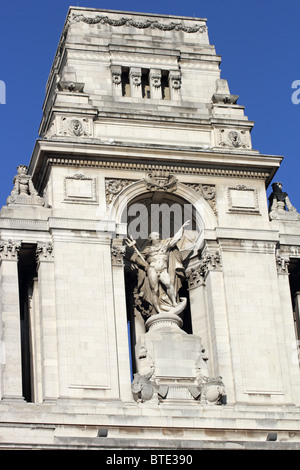 Der ehemalige Hauptsitz für Port of London Authority, 10 Trinity Square, London, England, UK Stockfoto