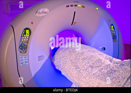 Patienten mit CAT-scan Stockfoto