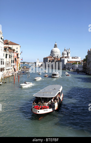 Passagier-Fähre am CANAL Grande Venedig Italien Venedig Italien Venedig Italien 11. September 2010 Stockfoto