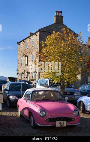 Oldtimer in den Marktplatz AtLeyburn North Yorkshire England Stockfoto