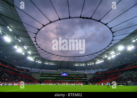 Dachkonstruktion des Fußballstadions BayArena in Leverkusen, Deutschland, während eines Spiels der deutschen Bundesliga. Stockfoto