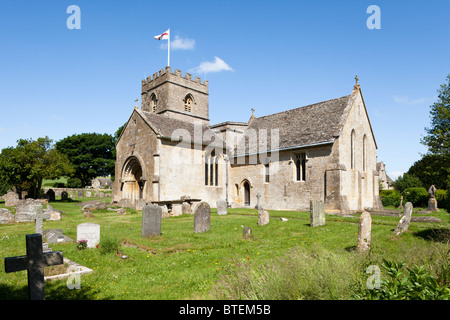 Norman St. Michaelis-Kirche in Cotswold Dorf des Guiting Power, Gloucestershire Stockfoto