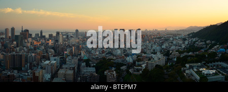 Panorama der Stadt Kobe bei Sonnenuntergang (aussehende Süd-West), Hyogo, Japan JP Stockfoto