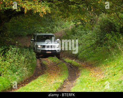 Range Rover Sport treibende Offroad in der Domaine d'Arthey Anwesen in Belgien Stockfoto