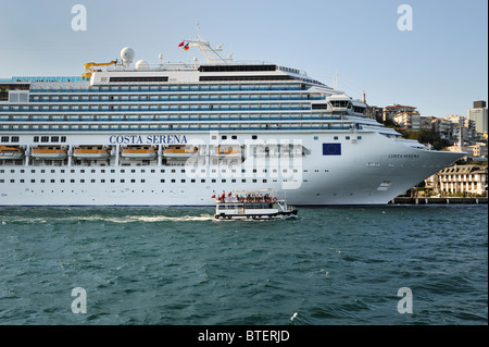 Ausflugsschiff, Kreuzfahrtschiff Costa Serena, Karakoy, Istanbul, Türkei-100915 36198 Stockfoto