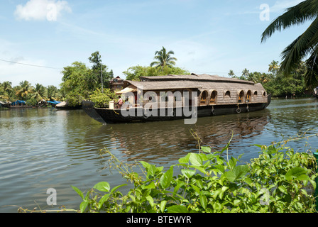 Hausboot in den Backwaters von Kuttanad; Alleppey; Alappuzha; Kerala; Indien Stockfoto