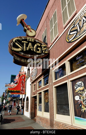 Betriebe mit live-Musik am Broadway in der historischen Bezirk von Nashville. Stockfoto