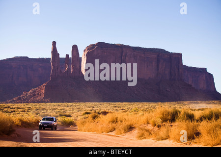 Ein Jeep fahren durch Monument Valley - Utah USA Stockfoto