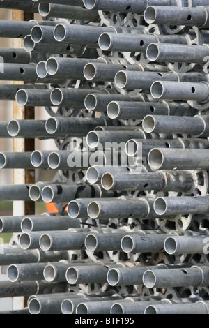 Gerüste aus Stahl Rohre auf der Baustelle Stockfoto