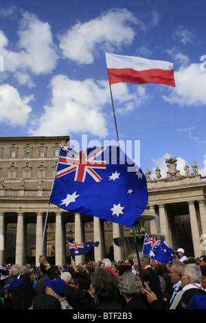 Touristen, die Feier der Heiligsprechung von Schwester Mary Mackillop, Vatikan, Rom Oktober 2010 Stockfoto