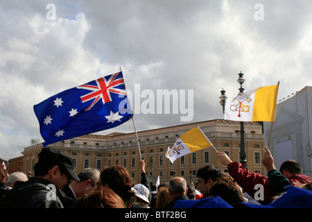 Touristen, die Feier der Heiligsprechung von Schwester Mary Mackillop, Vatikan, Rom Oktober 2010 Stockfoto