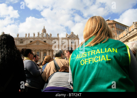 Touristen, die Feier der Heiligsprechung von Schwester Mary Mackillop, Vatikan, Rom Oktober 2010 Stockfoto