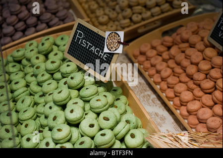 PARIS, Frankreich, Detail, Schokolade-Messe, "Delices de Manon" Salon du Chocolat: Gourmet-Schokoladen-Festival, alten Stil-Makronen Stockfoto