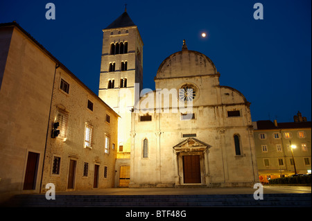 Romaesque Fassade der Kirche St Mary - Datum von 1105 - Zadar, Kroatien Stockfoto