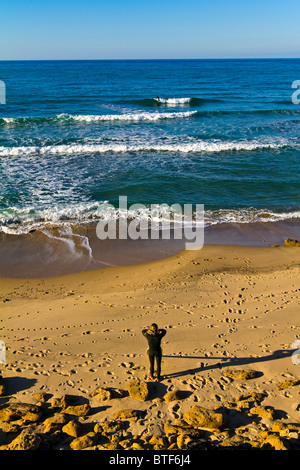 Tunesien, Tabarka, winter Surfen im Mittelmeer Stockfoto