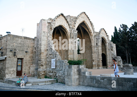 Kirche der Jungfrau von der Burgh in der Altstadt von Rhodos, Rhodos, Griechenland. Stockfoto