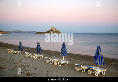 Kefalos Beach mit Blick auf Insel Kastri, Kos, Griechenland. Stockfoto