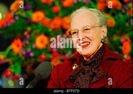 Königin Margrethe von Dänemark präsentiert die jährlichen Weihnachts-Ballett zeigen 2010. Sie entwarf die Kostüme und Bühnenbilder. Stockfoto