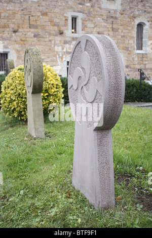 Typische Grabstein in einem Friedhof der baskischen Land, Frankreich Stockfoto