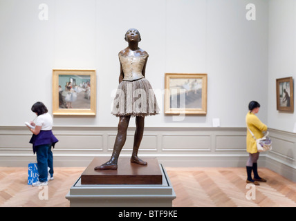 Skulptur der vierzehnjährigen Tänzerin von Degas im Metropolitan Museum of Art in Manhattan, New York City, USA Stockfoto