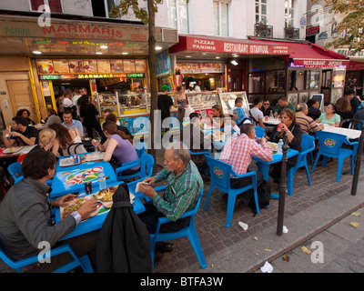 Typische beschäftigt ethnischen Pflaster Restaurant im Marais Viertel von Paris Frankreich Stockfoto