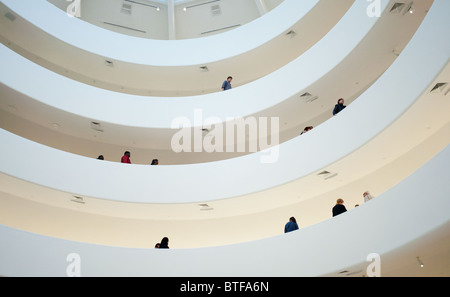 Innenansicht der Galerien im Solomon Guggenheim-Museum in Manhattan New York City Stockfoto