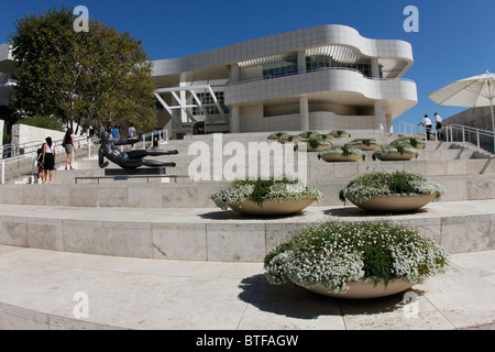 Ein Blick auf die moderne Architekturdesign der zentralen Halle des Getty Center in Los Angeles, CA Stockfoto