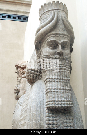 Geflügelter Stier mit Menschenkopf. Neo-asyrische Kunst. Louvre Museum Stockfoto