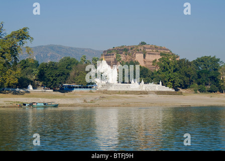 Settawya Pagode und Mantara Gyi oder Mingun Pagode, Anzeigen von Irrawaddy-Fluss, Mingun, Burma, Myanmar Stockfoto