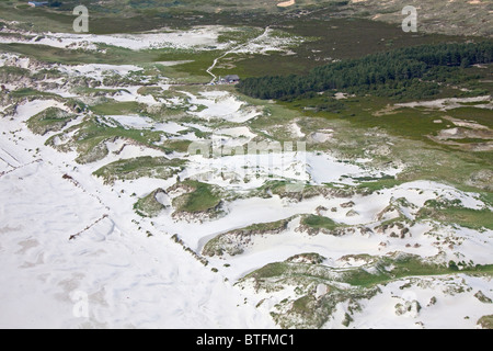 Luftaufnahme von Strand und Dünen auf der Ostfriesischen Insel Amrum, Norddeutschland. Stockfoto