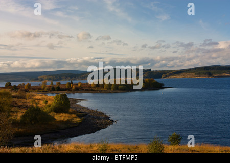 Kielder Wasser im späten Herbst Nachmittagssonne, North Tyne Valley, Northumberland Stockfoto