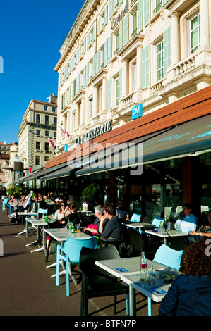 OM CAFE, QUAI DES BELGES, ALTEN HAFEN, MARSEILLE, PROVENCE, FRANKREICH Stockfoto