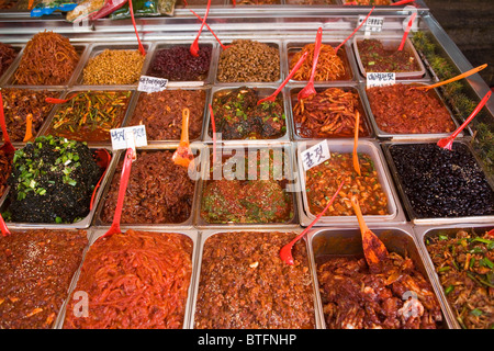 Eingelegtes Gemüse oder Kimchi am Gukje Markt Busan in Südkorea Stockfoto