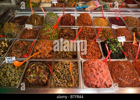 Eingelegtes Gemüse oder Kimchi am Gukje Markt Busan in Südkorea Stockfoto