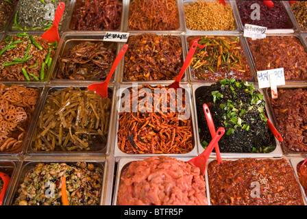 Eingelegtes Gemüse oder Kimchi am Gukje Markt Busan in Südkorea Stockfoto