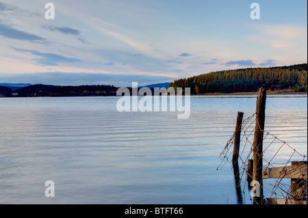 Kielder Wasser im späten Herbst Nachmittagssonne, North Tyne Valley, Northumberland Stockfoto