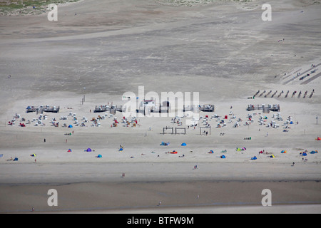 Luftaufnahme von Gebäuden auf den Strand von Sankt Peter-Ording, eine beliebte deutsche Seebad. Stockfoto