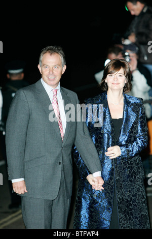 Premierminister Tony Blair & Frau Cherie Booth am 80. Geburtstag-Partei für Margaret Thatcher im Mandarin Oriental Hotel in London Stockfoto