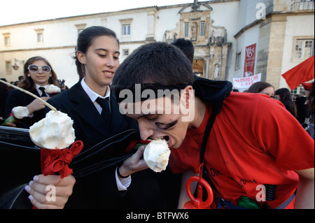 Latada aka Festa Das Latas - Erstsemester-Parade der Universität Coimbra, Portugal Stockfoto