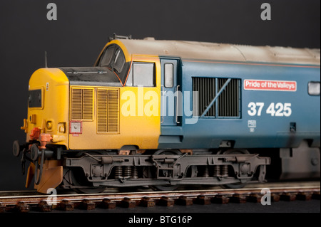 Klasse 37 Diesellok, stolz der Täler, BR blau Lackierung Stockfoto