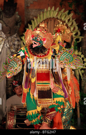 Indonesien, Bali, Ubud, klassische Tänzerin, Ramayana Ballettaufführung, Stockfoto