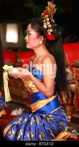 Indonesien, Bali, Ubud, klassische Tänzerin, Ramayana Ballettaufführung, Stockfoto