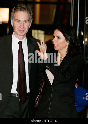 Tennis-star John McEnroe und Frau Patti Smyth im Museum der modernen Kunst (MOMA) in New York, USA Stockfoto