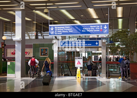 Ausgang von den Sicherheitsbereich der Chicago O' Hare Airport, Illinois, USA Stockfoto